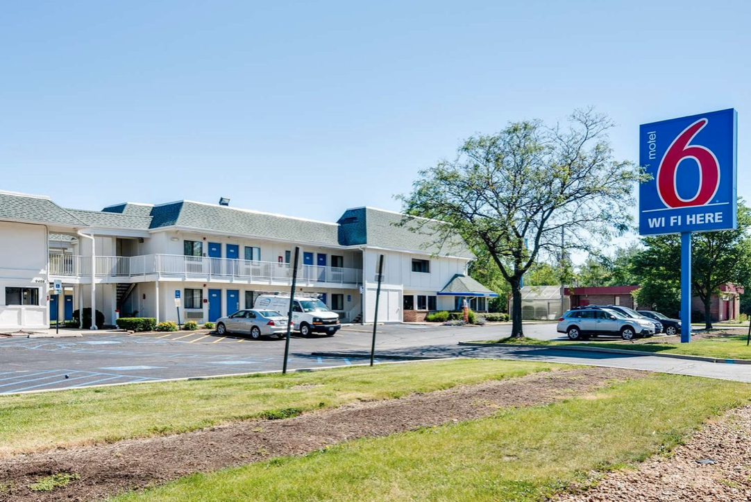 MOTEL 6 SCHILLER PARK, IL - Paramount Lodging Advisors